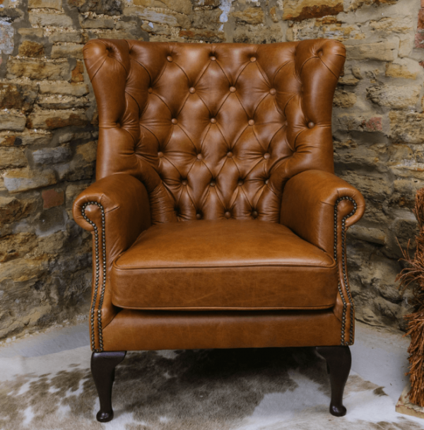 Kursi Berlengan dengan Bahan Kulit